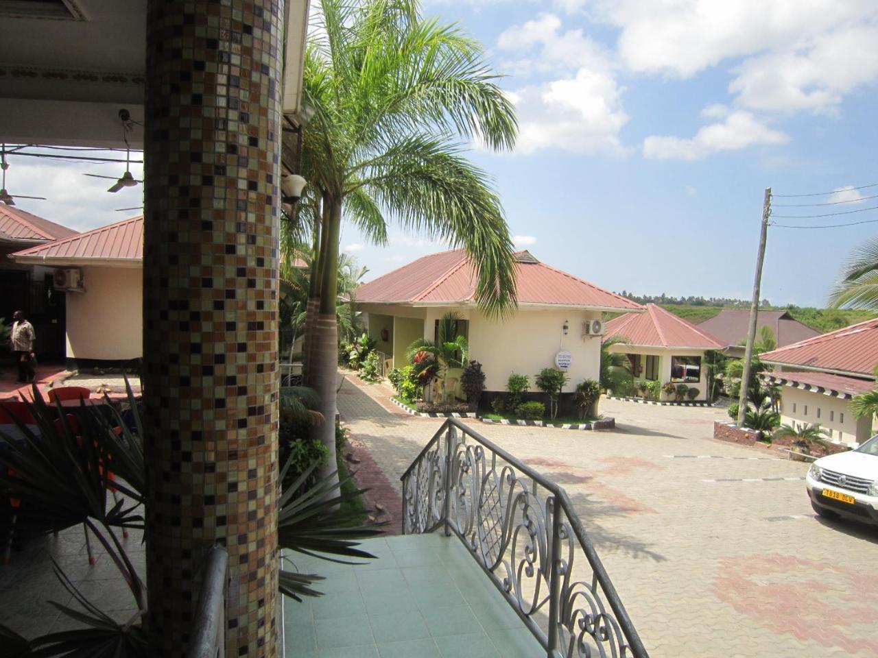 Jakicha Motel Dar es Salaam Exteriör bild