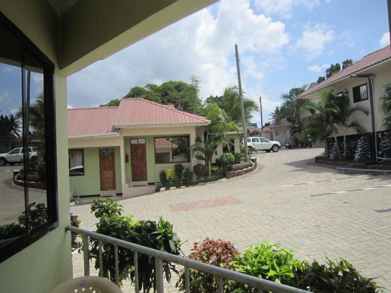 Jakicha Motel Dar es Salaam Exteriör bild