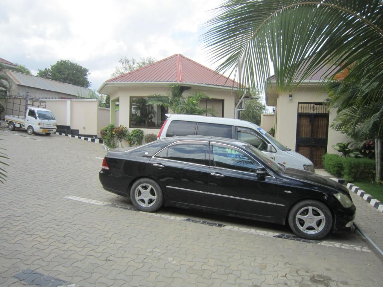 Jakicha Motel Dar es Salaam Exteriör bild